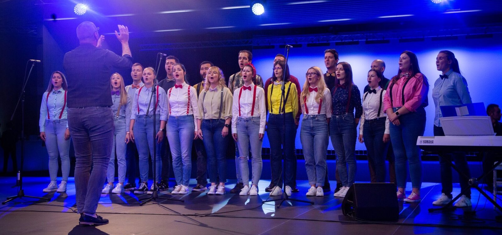 Rolling Tones – смесен хор с модерен репертоар, фолклор и сценично присъствие